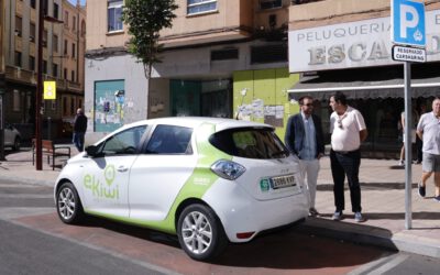 El Ayuntamiento y Ekiwi Movilidad impulsan la movilidad sostenible con la creación de 5 plazas de aparcamiento reservadas para coches compartidos